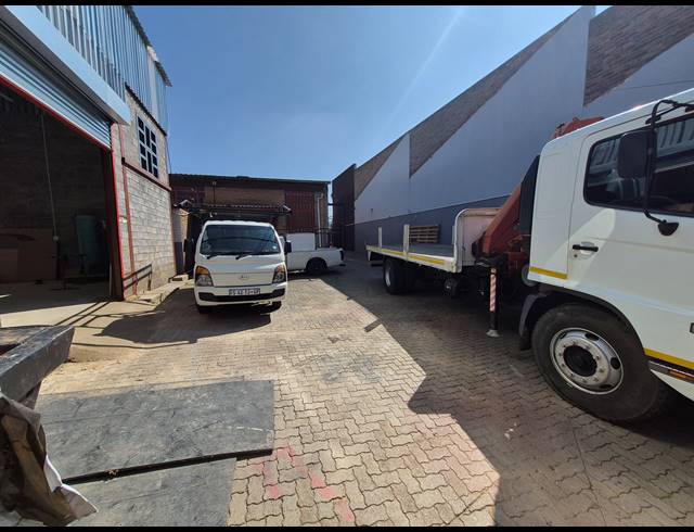 1,000M² WAREHOUSE FOR SALE IN BENROSE
